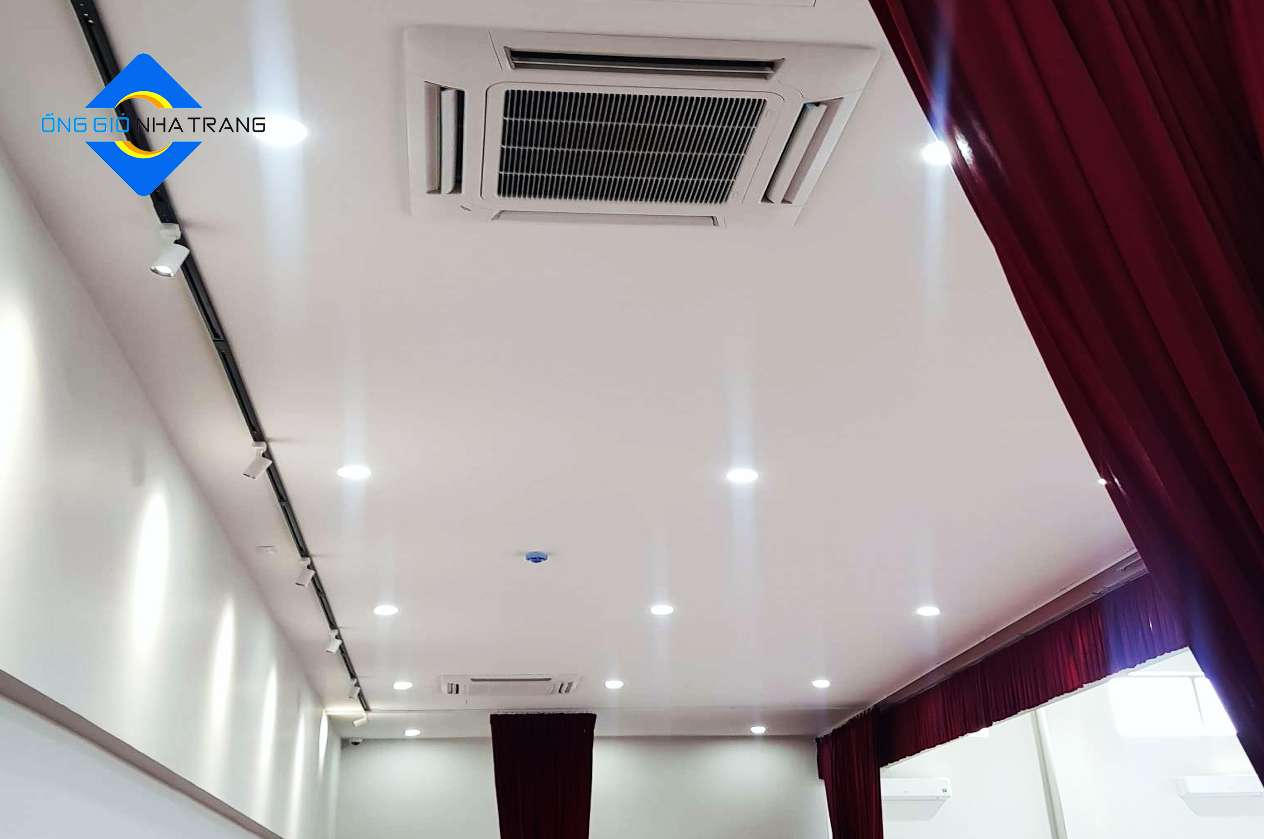 Ống Gió Nha Trang lắp đặt hệ thống máy lạnh âm trần cho hội trường Trường Ống Gió Nha Trang lắp đặt hệ thống máy lạnh âm trần cho hội trường Trường