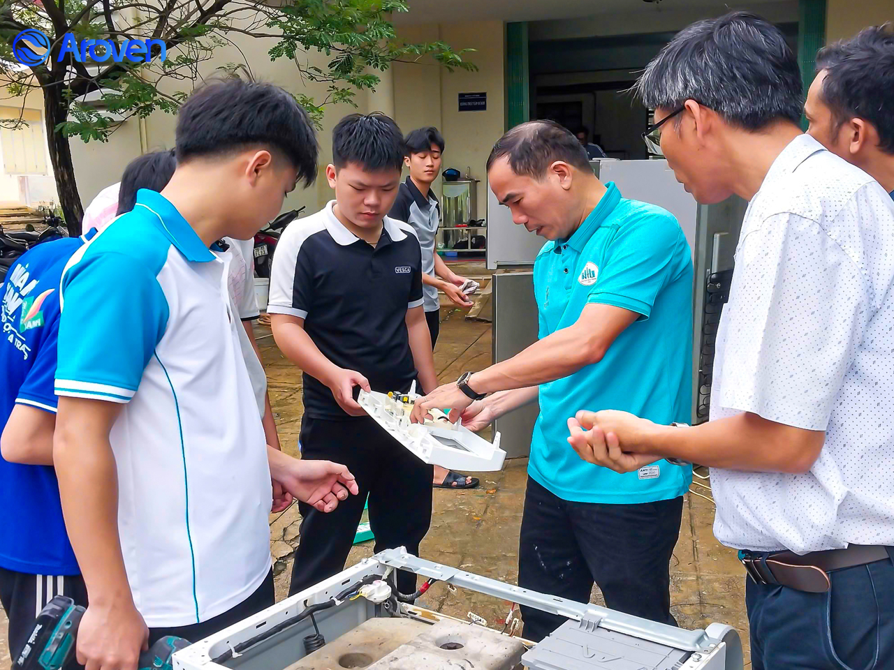 Aroven . Chung tay cùng bà con vùng lũ