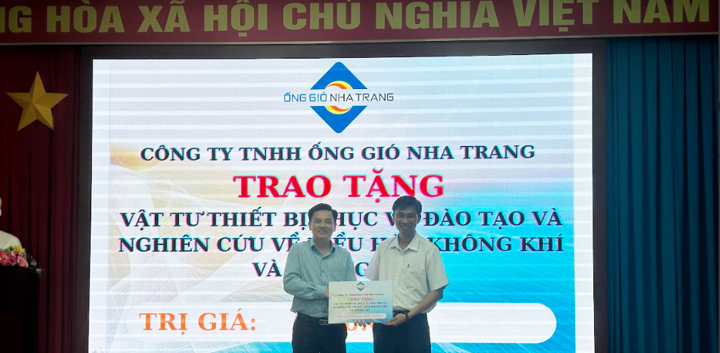 Lễ trao tăng thiết bị & vật tư phục vụ đào tao Giao lưu giữa Doanh nghiệp & Sinh viên Đại học Nha Trang. Lễ trao tăng thiết bị & vật tư phục vụ đào tao Giao lưu giữa Doanh nghiệp & Sinh viên Đại học Nha Trang.